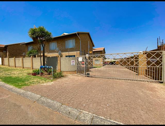 2 BEDROOM SECTIONAL TITLE FOR SALE IN KENLEAF